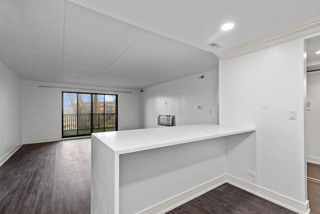 APT-304 - 917 Vose Dr, Condo with 2 bedrooms, 2 bathrooms and 1 parking in Gurnee IL | Image 6