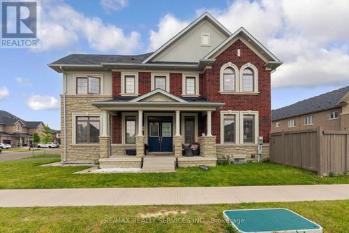 366 Remembrance Rd, Brampton, ON, L7A4X9 | Card Image