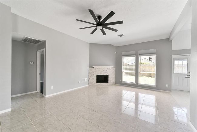 1211 Peacham Ct, House other with 3 bedrooms, 2 bathrooms and null parking in Fresno TX | Image 4