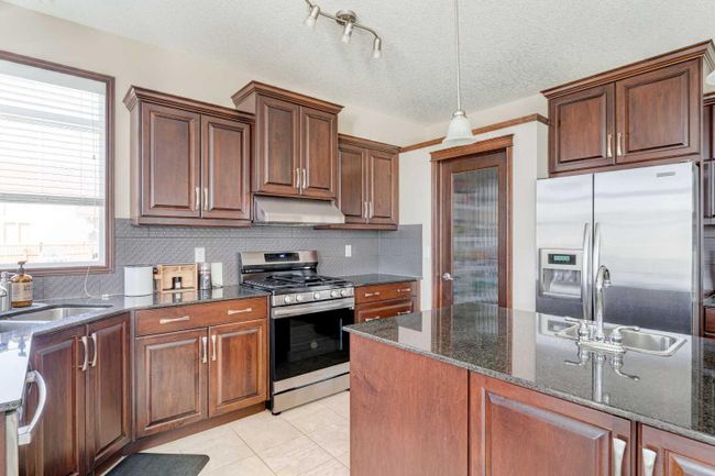 621 Cavendish Beach Bay, Home with 3 bedrooms, 2 bathrooms and 6 parking in Chestermere AB | Image 8