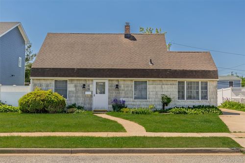 68 Crescent Ln, Levittown, NY, 11756-2533 | Card Image