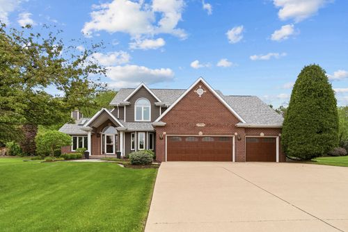 4986 Foxborough Ct, Bettendorf, IA, 52722-5480 | Card Image