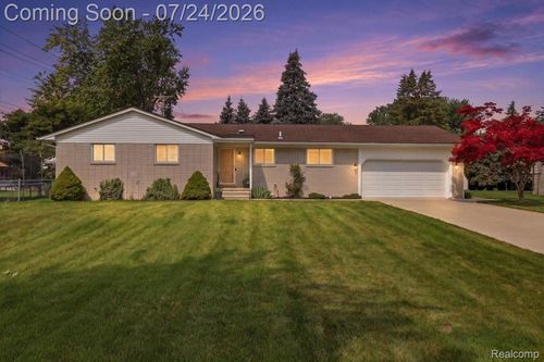 38475 Manchester St, Clinton Twp, MI, 48036-3230 | Card Image