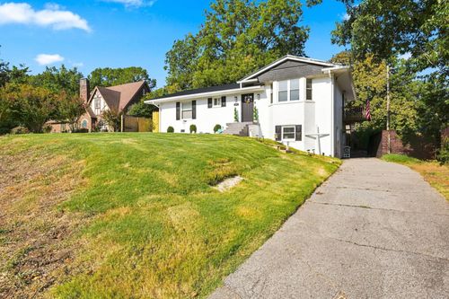 831 Sunnybrae Ave, Dyersburg, TN, 38024-3236 | Card Image
