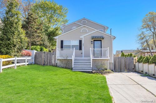 43 Comus Rd, Rocky Point, NY, 11778-9508 | Card Image