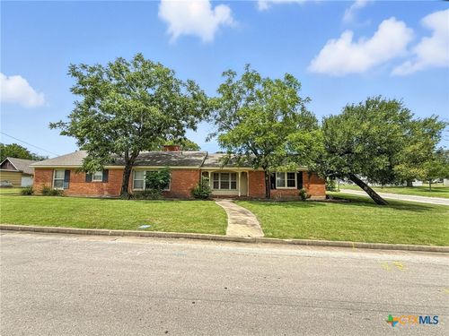 700 Park St, Gatesville, TX, 76528-2340 | Card Image