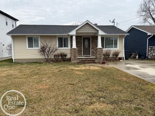 45961 Edgewater Dr, Chesterfield, MI, 48047-5324 | Card Image