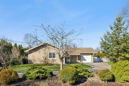 795 Westwood Ln, Greenport, NY, 11944-2063 | Card Image