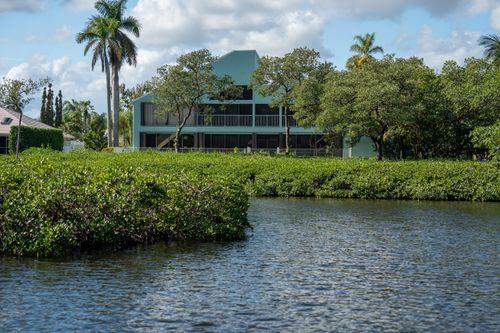 8902 Se Marina Bay Dr, Hobe Sound, FL, 33455-2954 | Card Image