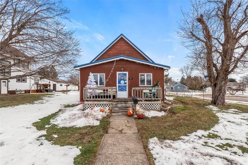 901 9th Ave, Belle Plaine, IA, 52208-1728 | Card Image