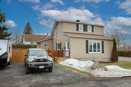 39 Second St, Morrisburg, ON, K0C1X0 | Card Image