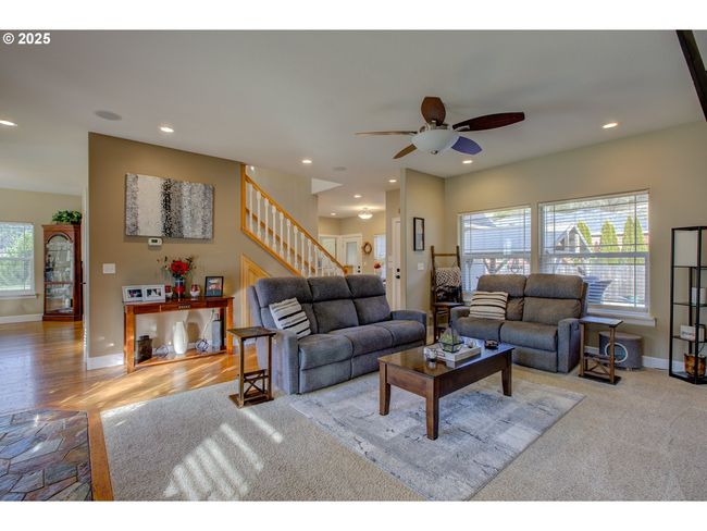 459 Oak Valley Loop, House other with 4 bedrooms, 4 bathrooms and 3 parking in Winchester OR | Image 5