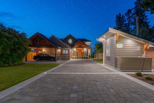 5411 Parker Ave, Saanich, BC, V8Y2N2 | Card Image