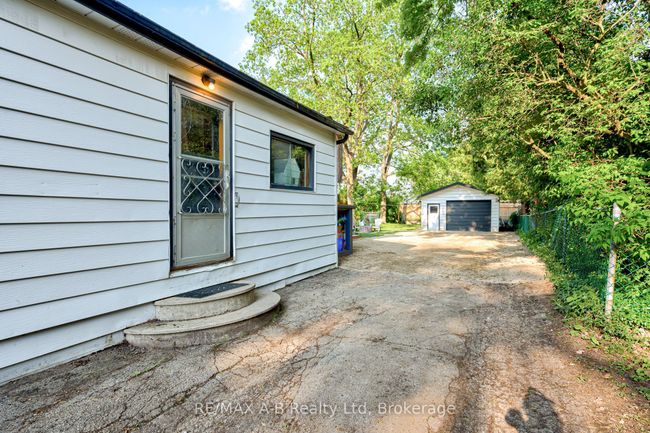 239 Nile St, House other with 4 bedrooms, 2 bathrooms and 8 parking in Stratford ON | Image 39
