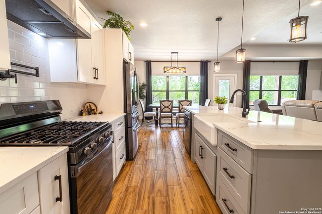 177 E Short Meadow Dr, House other with 4 bedrooms, 4 bathrooms and null parking in Lytle TX | Image 13