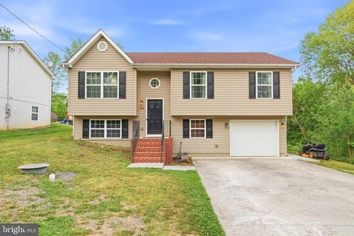 658 W King St, STRASBURG, VA, 22657-2011 | Card Image