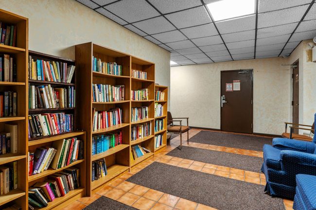 Library/reading area | Image 31
