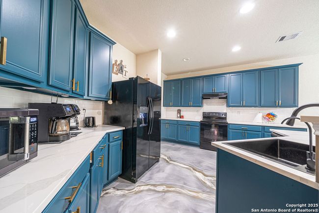 137 Springtree Shadow, House other with 4 bedrooms, 3 bathrooms and null parking in Cibolo TX | Image 4