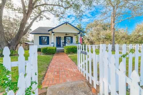 724 S Tesch St, Bellville, TX, 77418-2812 | Card Image