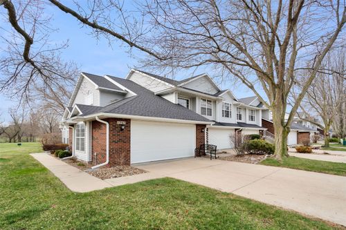 1303 Crossings Ct Ne, Cedar Rapids, IA, 52402-7229 | Card Image