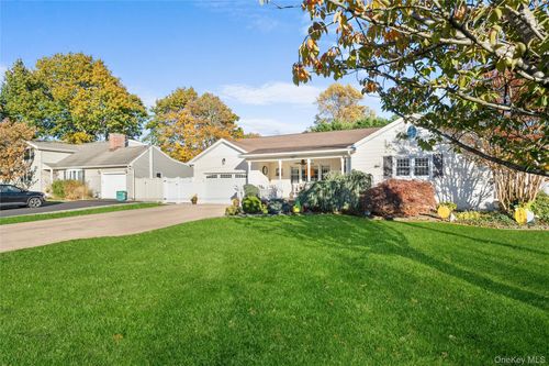 160 Grand Central Ave, Amityville, NY, 11701-3705 | Card Image