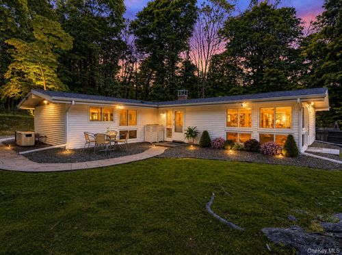 44 White House Rd, White Plains, NY, 10607-2317 | Card Image