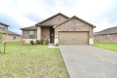 213 Kickapoo Drive, House other with 3 bedrooms, 2 bathrooms and null parking in Anahuac TX | Image 1