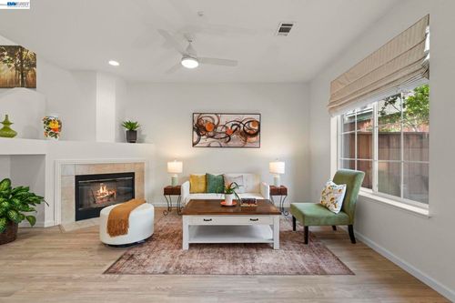 10706 Ian Ln, Dublin, CA, 94568-5545 | Card Image