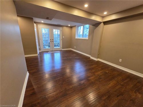 lower-696 Penny Lane, Burlington, ON, L7T4J1 | Card Image