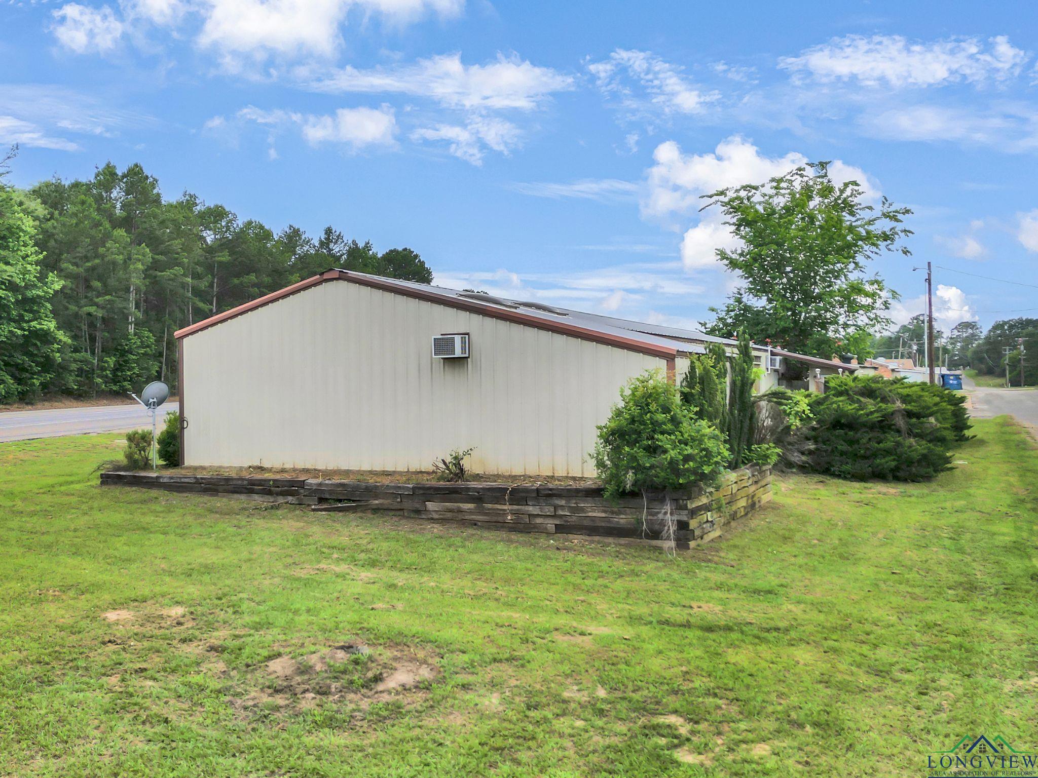 Commercial Sale in Hawkins 4