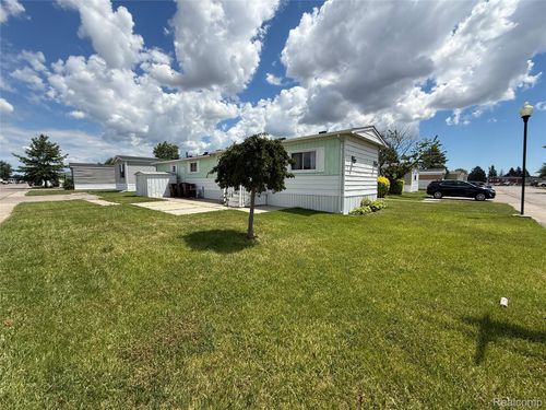 11-313 Huntington, Newport, MI, 48166-8917 | Card Image