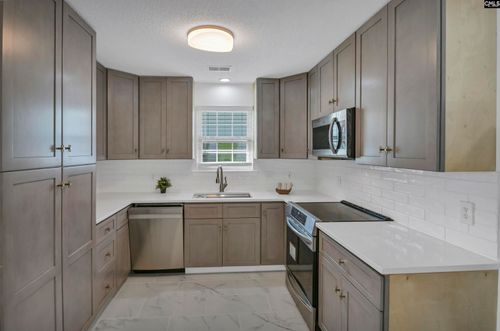 9 Twin Oaks Cir, Columbia, SC, 29209-4240 | Card Image