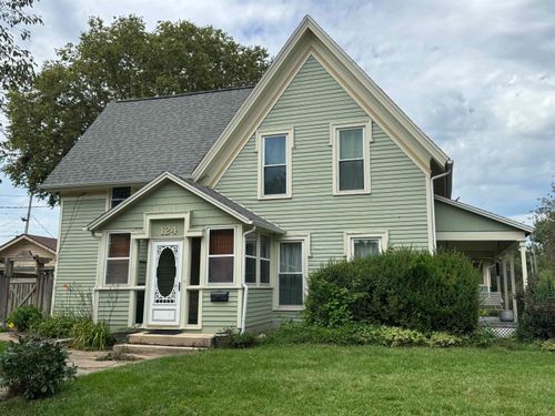 124 E 9th St, Cedar Falls, IA, 50613-2947 | Card Image