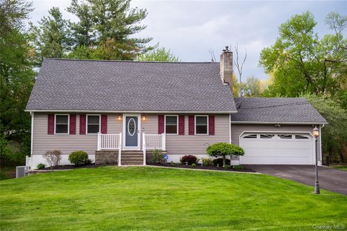 9 Robert Dr, Hyde Park, NY, 12538-2342 | Card Image