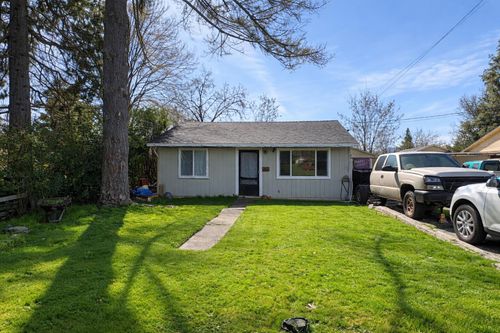 1035 Sw I St, Grants Pass, OR, 97526-2617 | Card Image