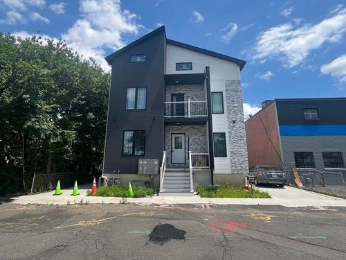 11-11 Barnard St, West Springfield, MA, 01089-4201 | Card Image
