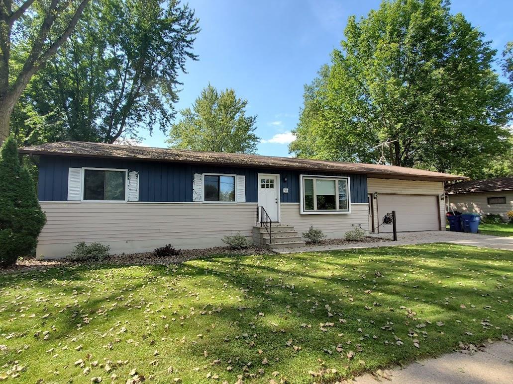 Harriet St, Clintonville, WI 54929