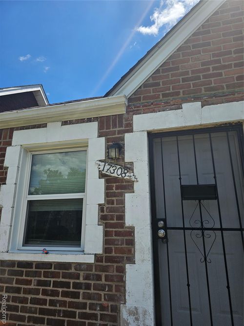 17308 Pinehurst St, Detroit, MI, 48221-2313 | Card Image