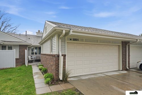 6805 Hawkins Bnd, Lincoln, NE, 68516-1543 | Card Image