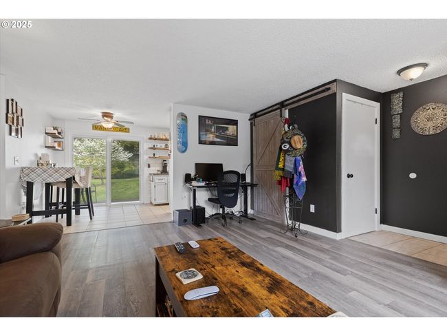 J53 - 159 Sw Florence Ave, Condo with 2 bedrooms, 1 bathrooms and 1 parking in Gresham OR | Image 4