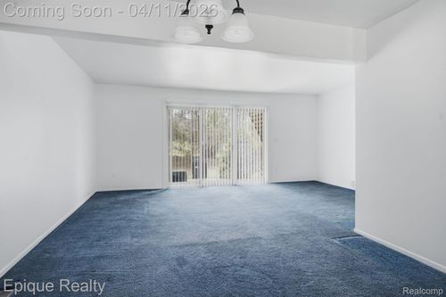 3895 Old Creek Rd, TROY, MI, 48084-1660 | Card Image