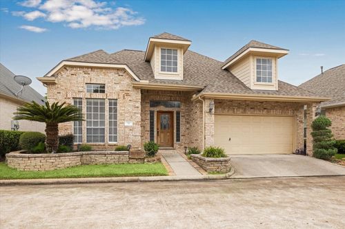 76 Champion Villa Dr, Houston, TX, 77069-1428 | Card Image