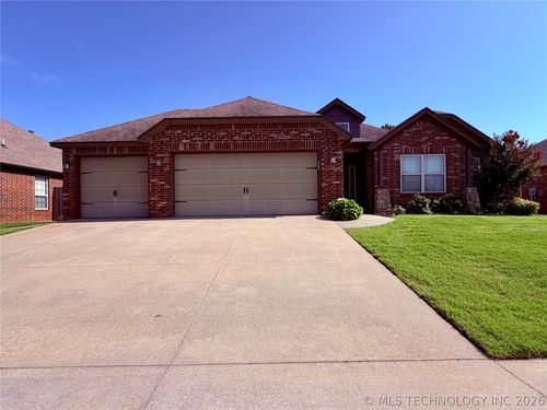 1004 135th Pl, Glenpool, OK, 74033-2227 | Card Image