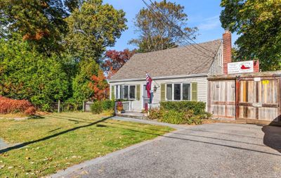 230 Laurel Road, House other with 3 bedrooms, 2 bathrooms and null parking in East Northport NY | Image 2