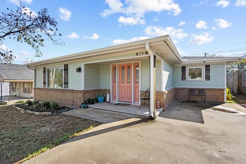 422 W Acheson St, Denison, TX, 75020-6304 | Card Image