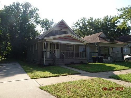 3335 Park Ave, Kansas City, MO, 64109-2117 | Card Image