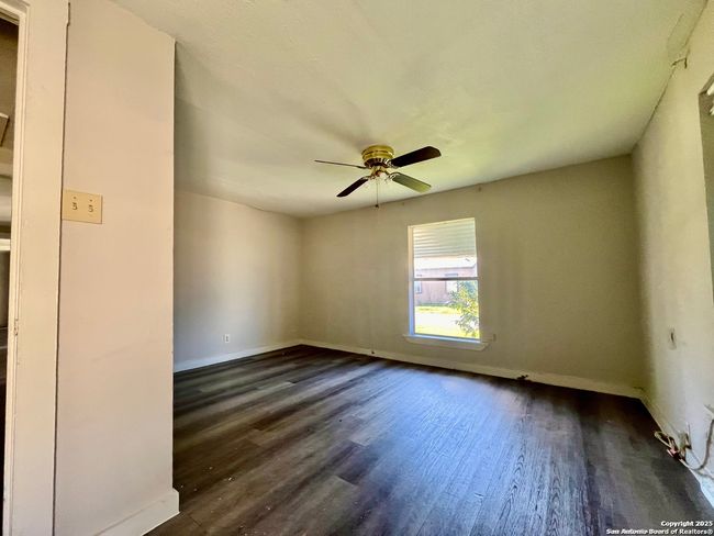 111 Fernandez Ave, House other with 3 bedrooms, 1 bathrooms and null parking in Devine TX | Image 12