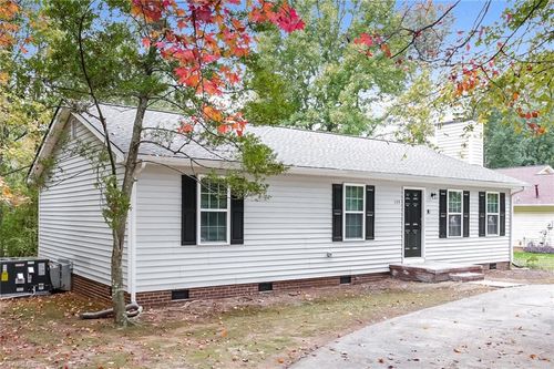 135 W Lakefield Dr, Greensboro, NC, 27406-6813 | Card Image