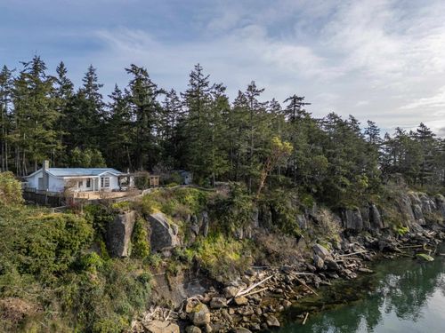 90 Gulf Dr, Galiano Island, BC, V0N1P0 | Card Image