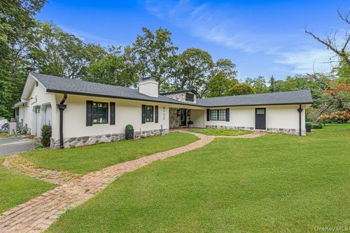 32 Rustic Gate Ln, Dix Hills, NY, 11746-6132 | Card Image